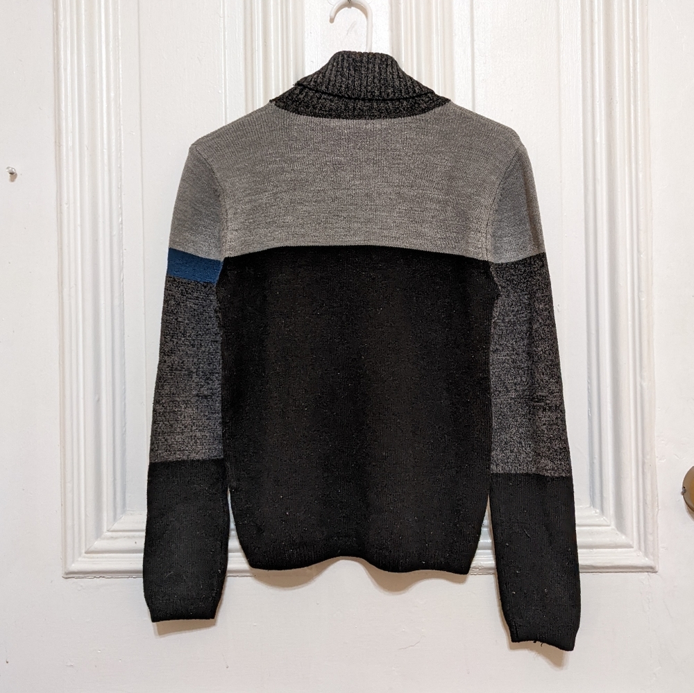 Color-block Turtle Neck Sweater - Picture 4 of 5